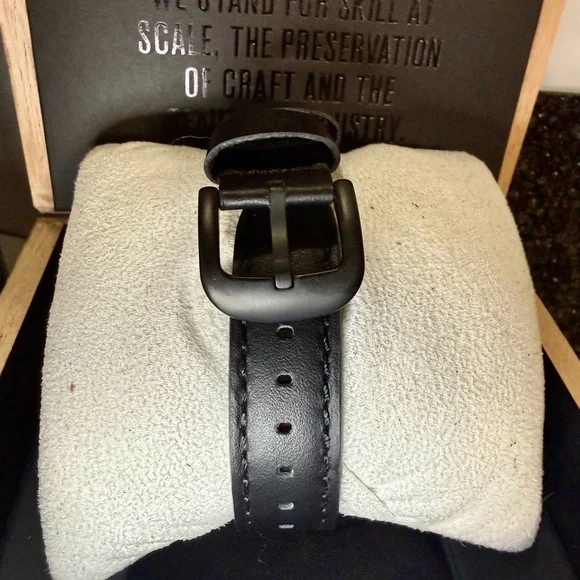 Shinola Runwell Argonite 1069 Blackout Classic Mens Watch - Picture 6 of 7